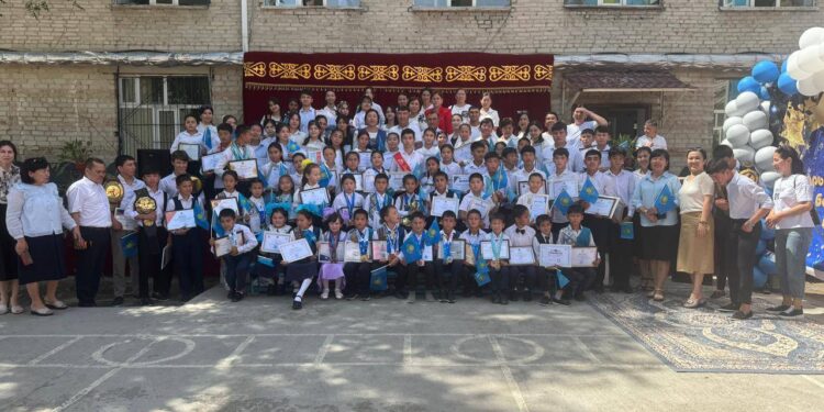 Сауран ауданына қарасты Оранғай ауылы М.Әуезов атындағы ЖББМ ұйымдастыруымен дарынды оқушыларды марапаттауға арналған салтанатты форум өтті.