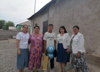 Сауран ауданы білім бөліміне қарасты. А.Байтұрсынұлы атындағы жалпы білім беретін мектебінің директоры «1 маусым — Халықаралық балаларды қорғау күніне» орай үйде оқитын ерекше білім беруді қажет ететін оқушыларды мерекемен құттықтап,көтеріңкі көңіл-күй сыйлау мақсатында арнайы үйлеріне барып сыйлықтарын табыстап қайтты.