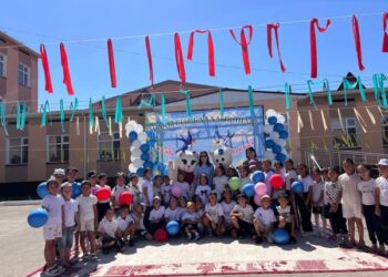 Сауран ауданы білім бөліміне қарасты. «Балауса» жазғы лагері ашылды!  Бүгін мектебімізде көптен күткен қуанышты сәт — мектеп жанындағы «Балауса» жазғы демалыс лагерінің ашылуына арналған «Бақытты балалық шақ» атты салтанатты іс-шара өтті!