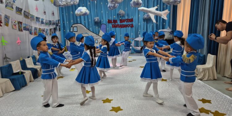 Сауран ауданы білім бөліміне қарасты. Алтын Ұя Балабақшасы. Бүгін – балалықтың бал дәуренімен қоштасып, жаңа өмірге қадам басар сәт!