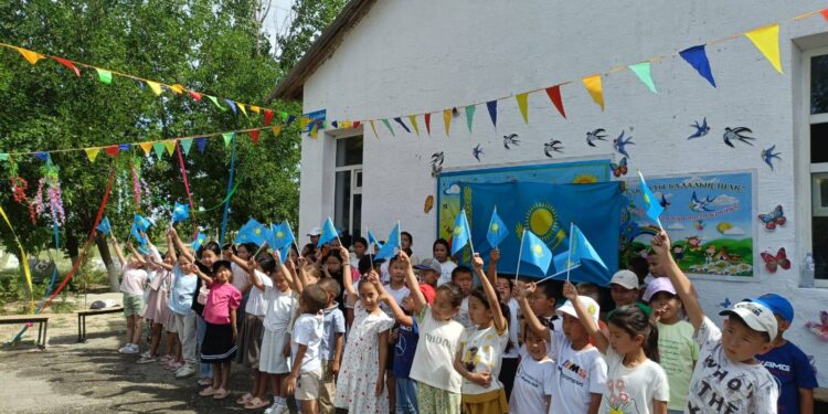 Сауран ауданы білім бөліміне қарасты. Құмтүйін Жалпы Орта Мектебінде, Рәміздер күні аталып өтті.