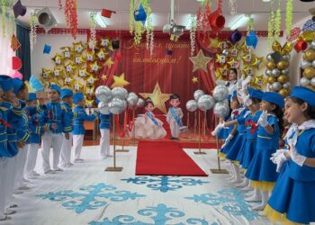 Сауран ауданы білім бөліміне қарасты. Бүгін «Қызғалдақ» мектепалды даярлық тобының бүлдіршіндері үшін ерекше күн болды – олар өздерінің сүйікті балабақшаларымен қоштасты.