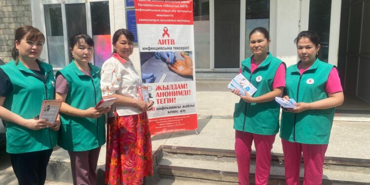Түркістан облысы АИТВ инфекциясының алдын алу орталығы Жетісай бөлімшесінің мамандары халық арасында түсіндірме жұмыстарын жүргізді.
