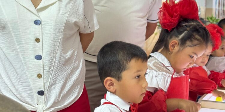 Сауран ауданы білім бөліміне қарасты. Жүйнек ауылында орналасқан «Шамшырақ» бөбекжай-бақшасында 1 маусым – Халықаралық балаларды қорғау күніне орай «Қазақстан балалары» тақырыбында аймақтық мерекелік іс-шара ұйымдастырылды.