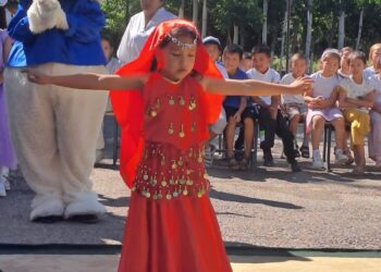 Сауран ауданы білім бөліміне қарасты. «Құмтүйін» жалпы білім беретін мектебінде «1 маусым – Балаларды қорғау күніне» орай «Балдырған» мектепішілік жазғы демалыс лагері өз жұмысын салтанатты түрде бастады.