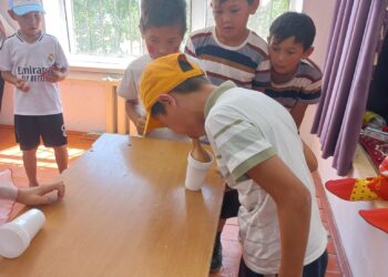 Сауран ауданы білім бөліміне қарасты. «Қаражон» шағын жинақты жалпы білім беретін мектебінде Халықаралық балаларды қорғау күніне орай мектеп жанындағы “Балдаурен” жазғы тынығу спорттық лагердің ашылуы болды.