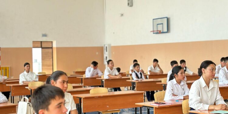 Бірінші Жбб Мектеп , Сауран Ауданы Білім Бөліміне қарасты.9-сынып оқушылары үшін қазақ тілі мен әдебиеті және орыс тілі мен әдебиеті пәнінен қорытынды аттестаттау емтиханы өтті.