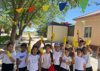 Сауран ауданы білім бөліміне қарасты. «С.Қожанов атындағы шағын жинақты» жалпы білім беретін мектебінде «1 маусым – Балаларды қорғау күніне» орай «Күншуақ» мектепішілік жазғы демалыс лагері өз жұмысын салтанатты түрде бастады.