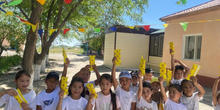 Сауран ауданы білім бөліміне қарасты. «С.Қожанов атындағы шағын жинақты» жалпы білім беретін мектебінде «1 маусым – Балаларды қорғау күніне» орай «Күншуақ» мектепішілік жазғы демалыс лагері өз жұмысын салтанатты түрде бастады.