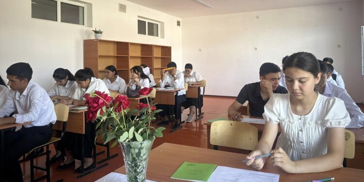 Сауран Ауданы Білім Бөлімі.2025 жылдың 4 маусым күні №1 жалпы білім беретін мектебінің 11-сынып оқушылары алгебра және анализ бастамалары пәнінен мемлекеттік қорытынды аттестаттау емтихан тапсыруда.