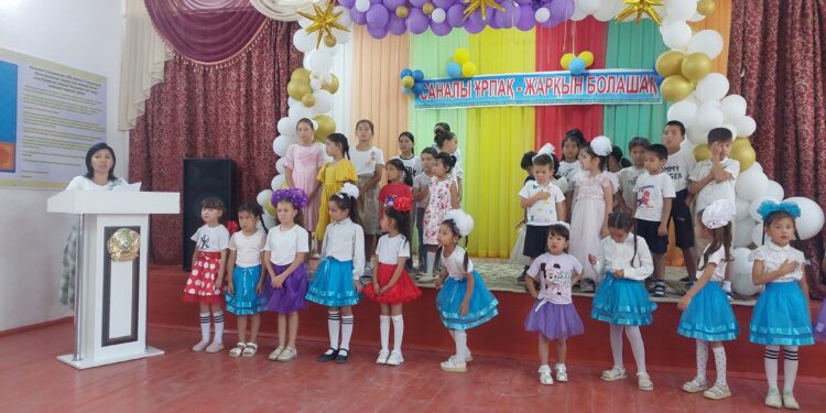 Сауран ауданы білім бөліміне қарасты. 1 маусым – Халықаралық балаларды қорғау күніне орай Бабвйқорған мектебі жанындағы » Күншуақ » жазғы лагерінде концерттік іс шара болып өтті.