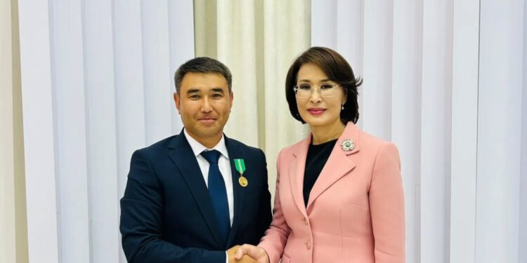 Халық денсаулығы үшін еңбегі еленген фельдшерге «Шапағат» медалі табысталды!!!