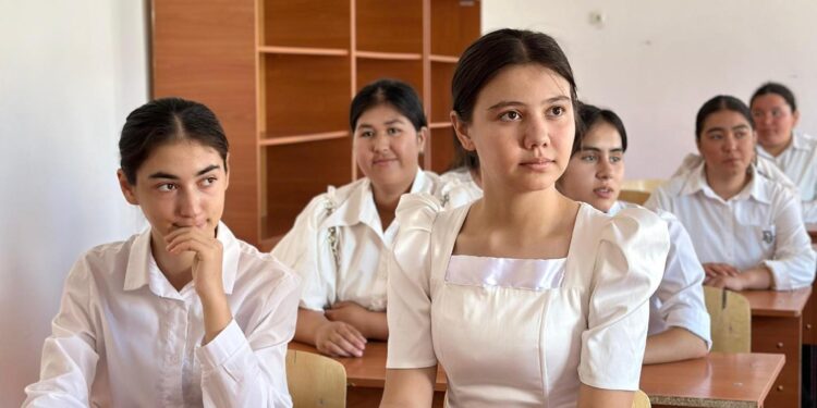 Сауран аудан білім бөліміне қарасты, 2025 жылдың 16 маусым күні №1 жалпы білім беретін мектептің 11-сынып оқушылары қазақ тілі пәні бойынша мемлекеттік емтихан тапсырды.