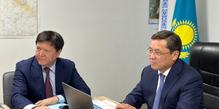 Түркістан облысында вакцинация мәселесіне қатысты маңызды дөңгелек үстел өтті.