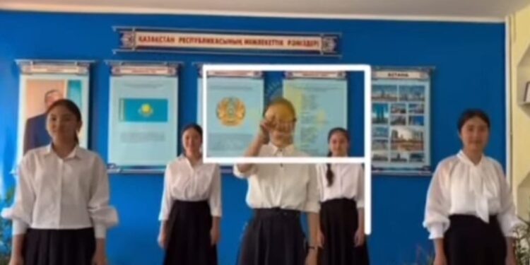 Сауран ауданы білім бөліміне қарасты.М.Мәметова Ж.О.М . 4 Маусым – Мемлекеттік Рәміздер күні