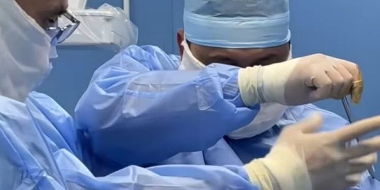 ЖЕТІСАЙЛЫҚ ДӘРІГЕРЛЕР КҮРДЕЛІ ОРТОПЕДИЯЛЫҚ ОТАНЫ СӘТТІ ЖАСАДЫ.