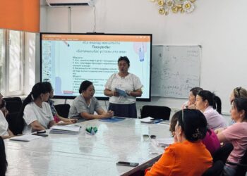 Педагогтерді курстан кейінгі қолдау: кәсіби дамуға бағытталған маңызды қадам!