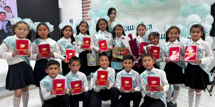 Сауран ауданы білім бөліміне қарасты. «Дара бала » бастауыш мектеп балабақшасында 4-сынып оқушылары үшін есте қаларлықтай сәттердің бірі – бастауышпен қоштасу кеші ұйымдастырылды.