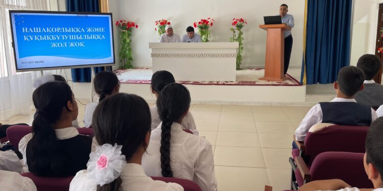 Сауран ауданы білім бөліміне қарасты. №1 жалпы білім беретін мектепте құқықбұзушылықтың ,нашақорлықтың алдын алу және профилактикалық шараларды талқылау бойынша жиналыс өтті.