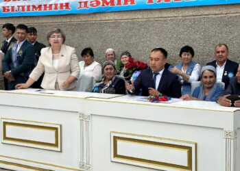 Сауран ауданы білім бөліміне қарасты. А.Югнаки атындағы жалпы білім беретін мектепте 23 мамыр күні мектеп бітіруші түлектерге арналған «Мектебім, саған мың алғыс» атты салтанатты жиын ұйымдастырылды. Іс-шараға ауыл әкімі мен ата-аналар комитетінің төрағасы, ардагер ұстаздар арнайы қатысып, түлектерге ақ жол тілеп, жүрекжарды лебіздерін білдірді.