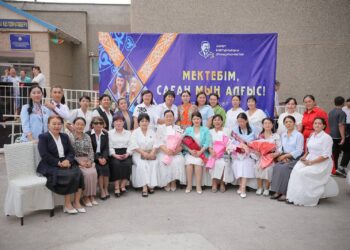 Сауран ауданы білім бөліміне қарасты. А.Байтұрсынұлы атындағы жалпы білім беретін мектепте бітіруші түлектер үшін, есте қалатын ерекше мереке «МЕКТЕБІМ САҒАН, МЫҢ АЛҒЫС! атты салтанатты жиын болып өтті.