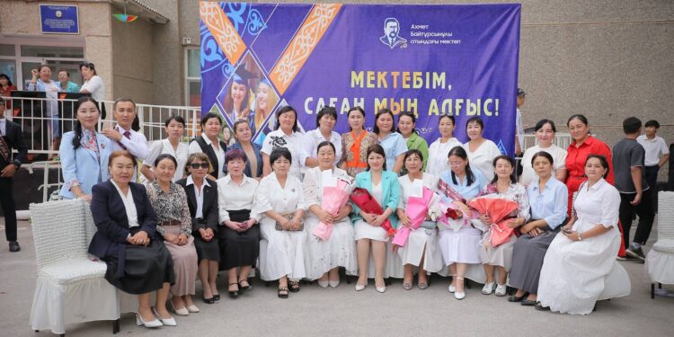 Сауран ауданы білім бөліміне қарасты. А.Байтұрсынұлы атындағы жалпы білім беретін мектепте бітіруші түлектер үшін, есте қалатын ерекше мереке «МЕКТЕБІМ САҒАН, МЫҢ АЛҒЫС! атты салтанатты жиын болып өтті.