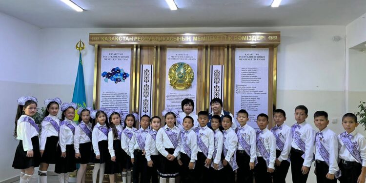 Сауран ауданы білім бөліміне қарасты. Т.Айтжанов атындағы жалпы білім беретін мектепте бастауыш сыныппен қоштасу мерекесі жоғары деңгейде өтті.