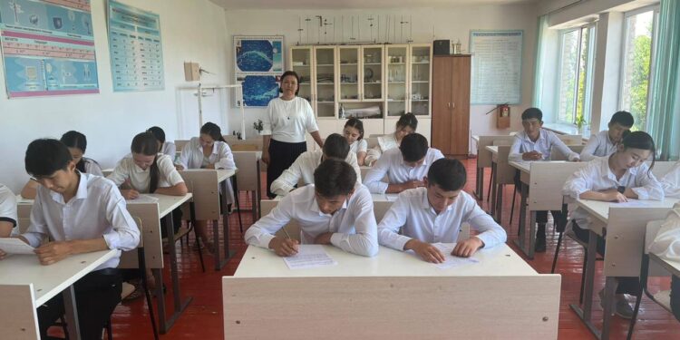 Сауран ауданы білім бөліміне қарасты. Әйтеке би атындағы жалпы білім беретін мектебінде 26 мамыр күні қазақ тілі пәнінен аралық емтихан басталды.