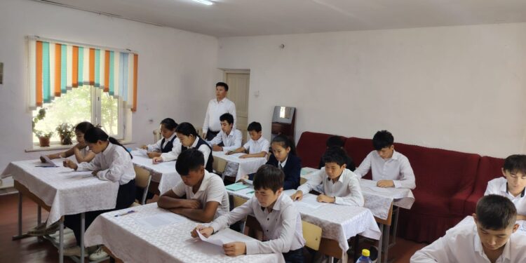 Сауран ауданы білім бөліміне қарасты. С.Қожанов атындағы шағын жинақты жалпы білім беретін мектебінде 5–8,10 сыныптар арасында қазақ тілі пәнінен сыныптан сыныпқа көшіру мақсатында аралық емтихандар өтуде.