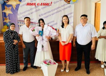 Сауран ауданы білім бөліміне қарасты. Мәншүк Мәметова атындағы жалпы білім беретін мектеп коммуналдық мемлекеттік мекемесінде 11-сынып бітіруші түлектерге жалпы орта білім туралы аттестат тапсыру салтанатты жиыны өтті.