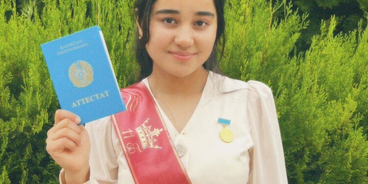 Сауран ауданы білім бөліміне қарасты. Төле би жалпы білім беретін мектебінің түлегі — Абдусаттарова Нигара Абдукадирқызы.