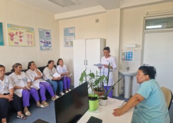 Шардара аудандық орталық ауруханасының терапевт және аймақтық мейірбикелері қызметкер арасында семинар өткізілді.