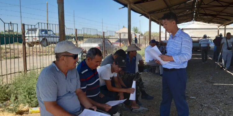 Түркістан облысының  денсаулық басқармасына  қарасты, Отырар аудандық санитариялық-эпидемиологиялық бақылау басқармасының мамандарымен, лейшманиоз ауруының алдын алу бойынша түсіндірме жұмысы жүргізіліп, парақшалар таратылды.