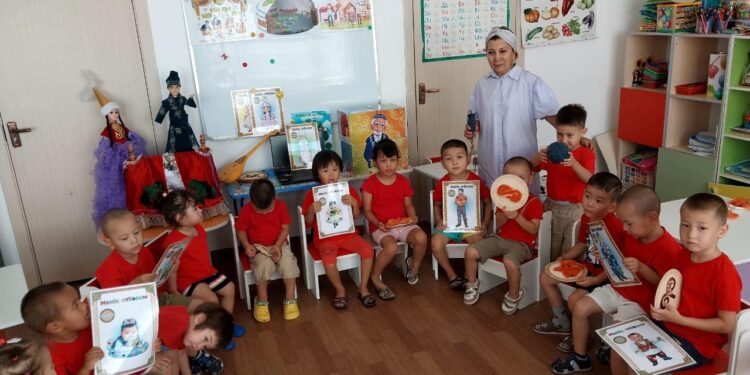 “Қызғалдақ” тобының “Менің отбасым” тақырыбындағы жазғы сауықтыру бойынша іс-әрекеті.