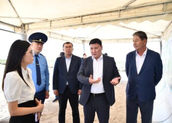 ОБЛЫС ӘКІМІНІҢ ОРЫНБАСАРЫ ОТЫРАРДАҒЫ КӘСІПОРЫНДАРДЫ АРАЛАДЫ.