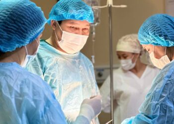 ТҮРКІСТАНДЫҚ ДӘРІГЕРЛЕР 36 ЖАСТАҒЫ ЖҮКТІ ӘЙЕЛГЕ КҮРДЕЛІ ОТА ЖАСАП, СӘБИДІ АМАН АЛЫП ҚАЛДЫ.