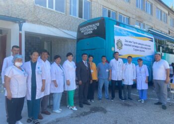 Жылжымалы медициналық кешен көлігі зертханалық-диагностикалық құрылғылармен халыққат қызмет етті.