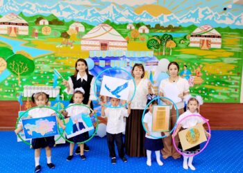 » Айбыны асқақ Ата Заң» атты музыкалық патриоттық кеш өтті.