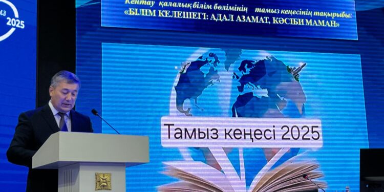 «Білім келешегі: адал азамат, кәсіби маман» тақырыбында дәстүрлі Тамыз кеңесі ұйымдастырылды.
