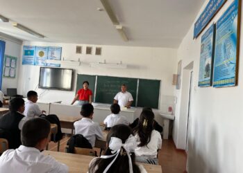 1-11 сынып оқушылары «Ақырын жүріп анық бас, еңбегің кетпес далаға» апталық лездеме өткізді.