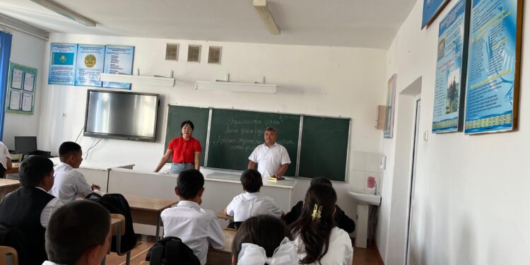 1-11 сынып оқушылары «Ақырын жүріп анық бас, еңбегің кетпес далаға» апталық лездеме өткізді.