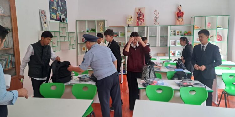 2025 оқу жылының 18 қыркүйегінде ауыл учасковый полициясы Асанов Болат кезекті тексеру жұмысын жүргізді.