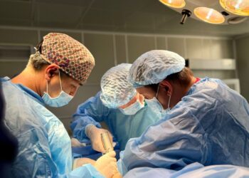 Беларусь дәрігерлері Түркістанда балаларға күрделі оталар жасауда.