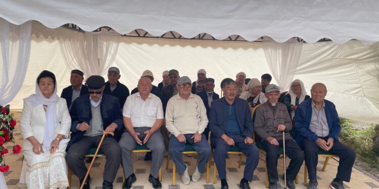 ҚАРТТАР КҮНІНЕ ОРАЙ ҰЙЫМДАСТЫРЫЛҒАН «АШЫҚ ЕСІК КҮНІ» АУДАНДЫҚ ЕМХАНАДА ЖЫЛЫ ІЛТИПАТПЕН АТАЛЫП ӨТТІ.