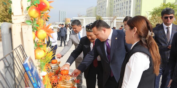 РЕСПУБЛИКА КҮНІ МЕН ҚАЛА КҮНІНЕ АРНАЛҒАН МЕРЕКЕЛІК КОНЦЕРТ ӨТТІ.