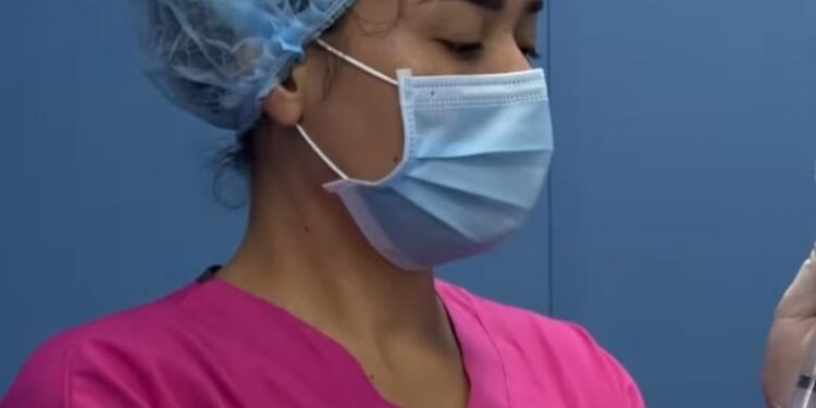 ЖЕТІСАЙ АУДАНДЫҚ ОРТАЛЫҚ АУРУХАНАСЫНДА АЛҒАШ РЕТ КҮРДЕЛІ ТРАВМАТОЛОГИЯЛЫҚ-ОРТОПЕДИЯЛЫҚ ОТА СӘТТІ ЖАСАЛДЫ.