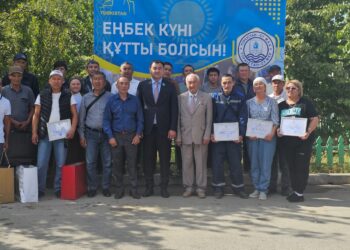 «Түркістан-Су» МКК басшысы мекеме қызметкерлерін «Еңбек күні» мерекесімен шын жүректен құттықтады!