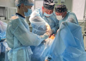 ТҮРКІСТАНДА 9 ЖАСТАҒЫ БАЛАНЫҢ БАУЫРЫНАН ЭХИНОКОКК ҚҰРТЫ ТАБЫЛЫП, КҮРДЕЛІ ОТА ЖАСАЛДЫ.