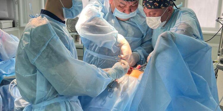 ТҮРКІСТАНДА 9 ЖАСТАҒЫ БАЛАНЫҢ БАУЫРЫНАН ЭХИНОКОКК ҚҰРТЫ ТАБЫЛЫП, КҮРДЕЛІ ОТА ЖАСАЛДЫ.