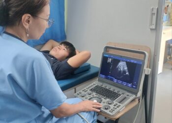 Жылжымалы медициналық кешен көлігі зертханалық-диагностикалық құрылғылармен қызмет жасады..